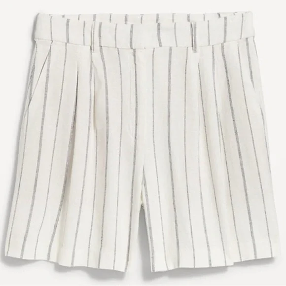 Old Navy Extra High-Waisted Taylor Trouser
Shorts XL - Picture 3 of 10